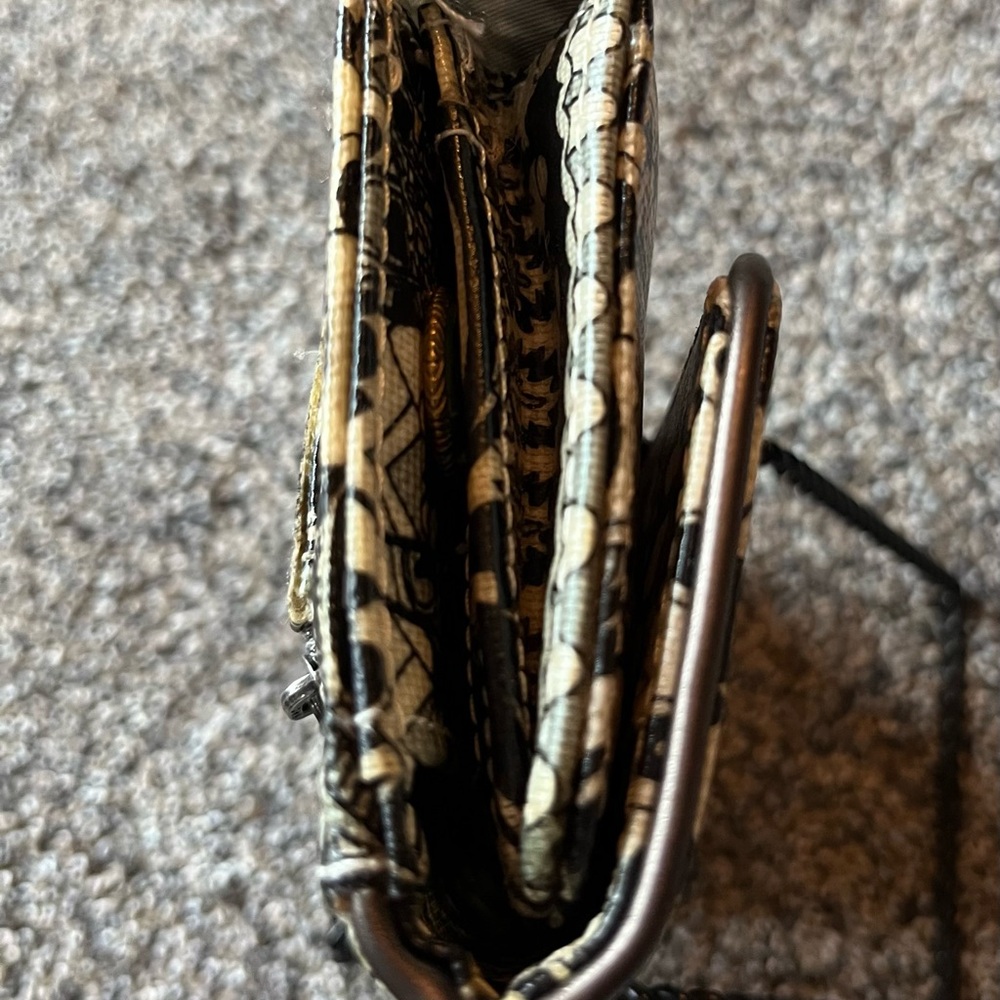 SAKROOTS NWOT Trifold Wallet - Picture 9 of 15